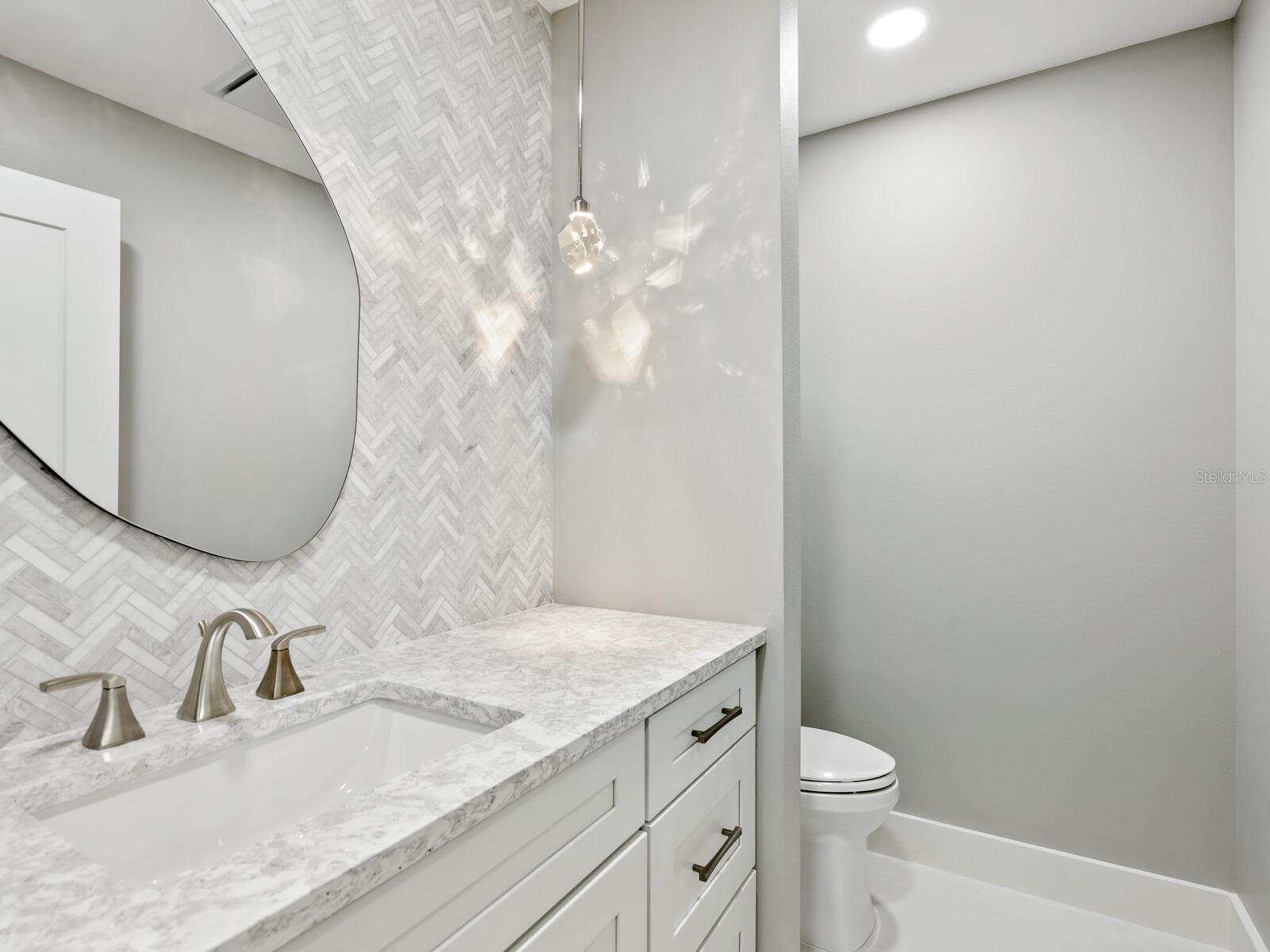 180 LOOKOUT POINT DR, OSPREY, FL, 34229