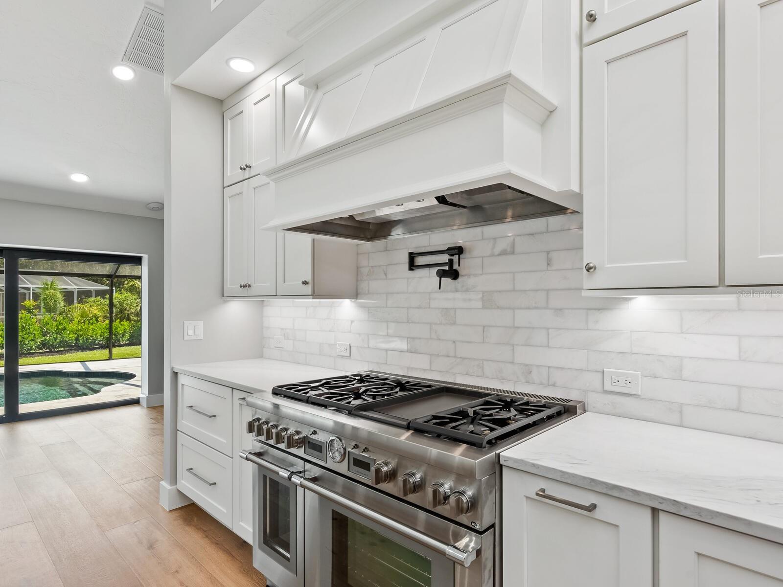 180 LOOKOUT POINT DR, OSPREY, FL, 34229