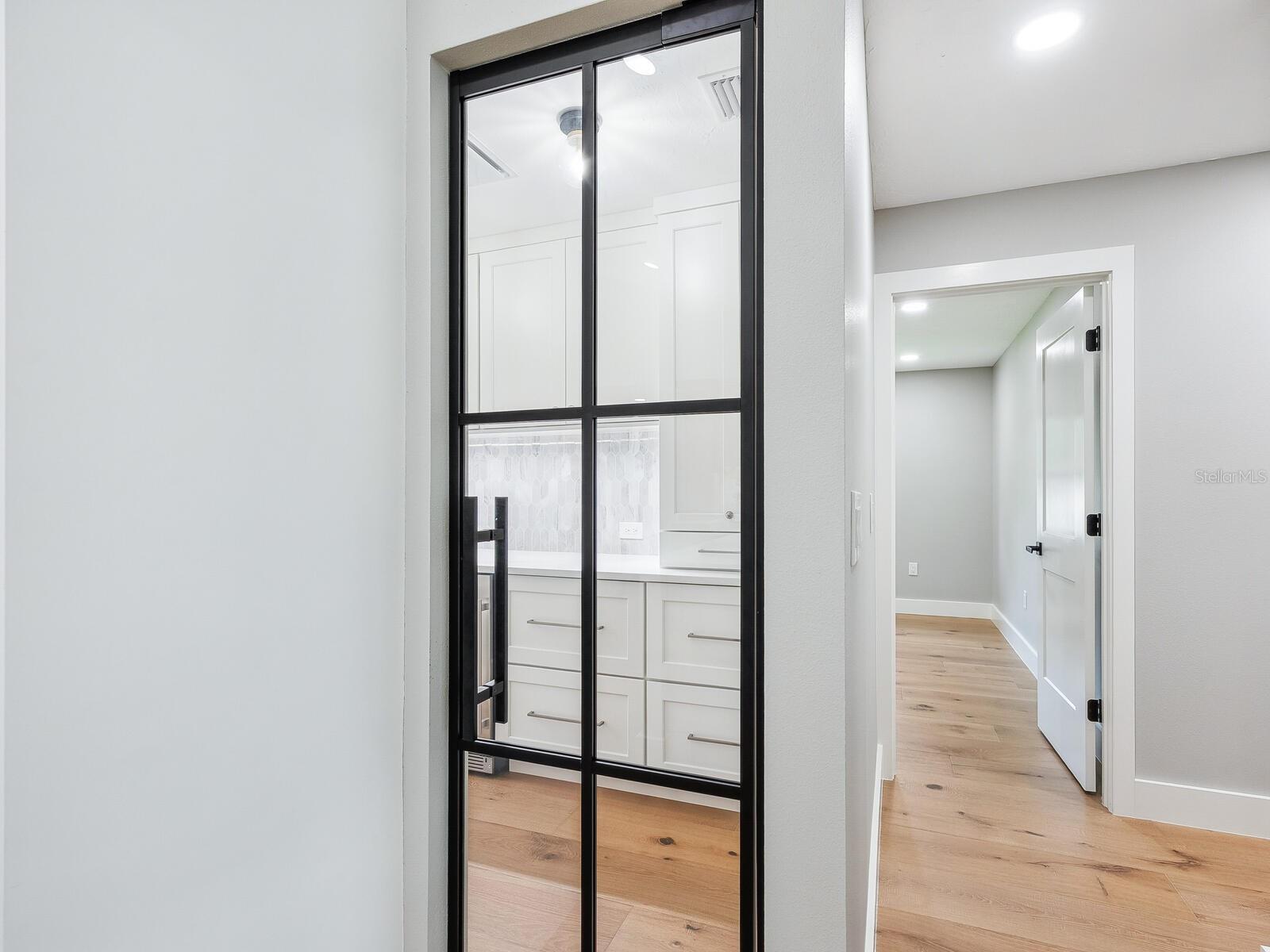 180 LOOKOUT POINT DR, OSPREY, FL, 34229