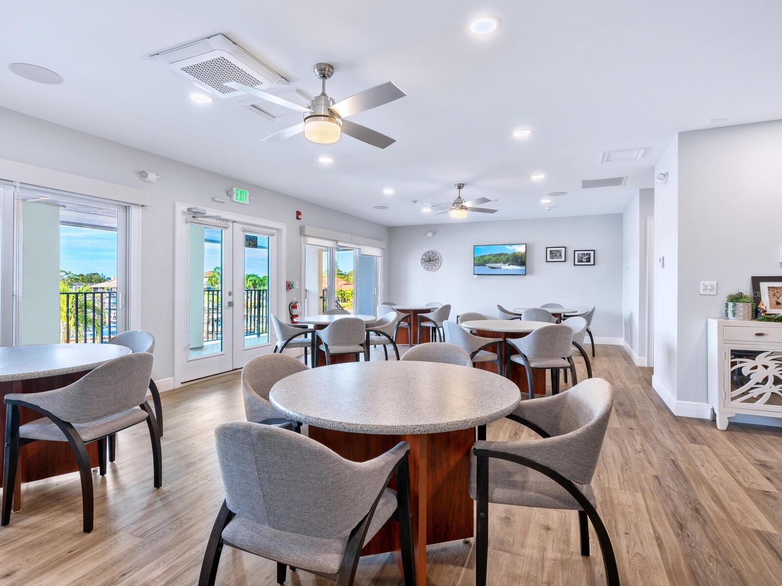 180 LOOKOUT POINT DR, OSPREY, FL, 34229