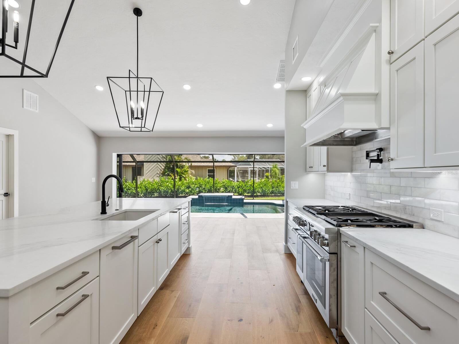 180 LOOKOUT POINT DR, OSPREY, FL, 34229