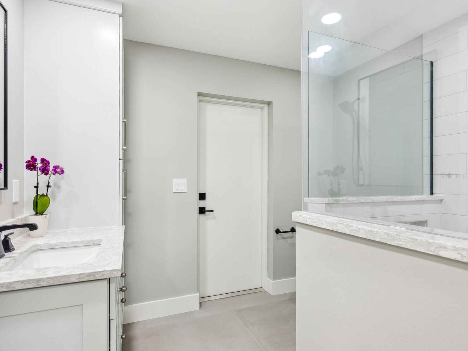 180 LOOKOUT POINT DR, OSPREY, FL, 34229