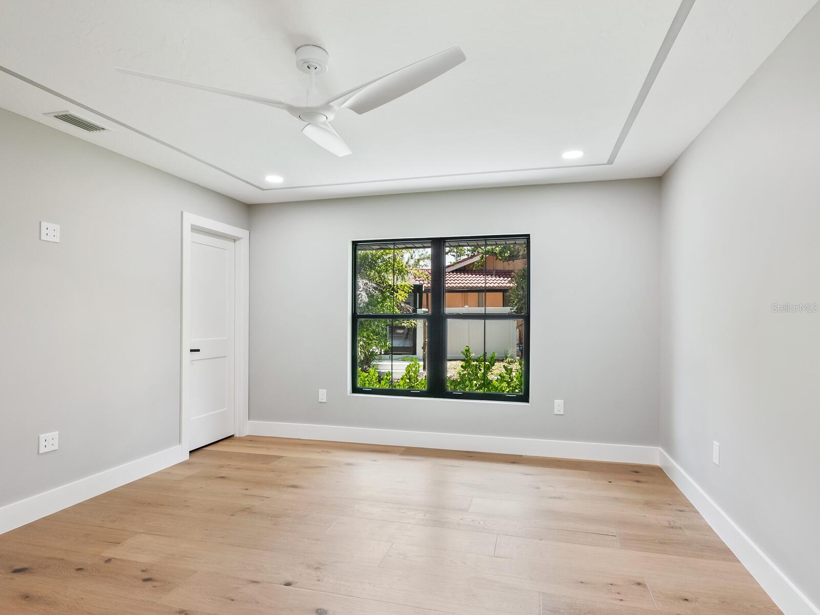 180 LOOKOUT POINT DR, OSPREY, FL, 34229