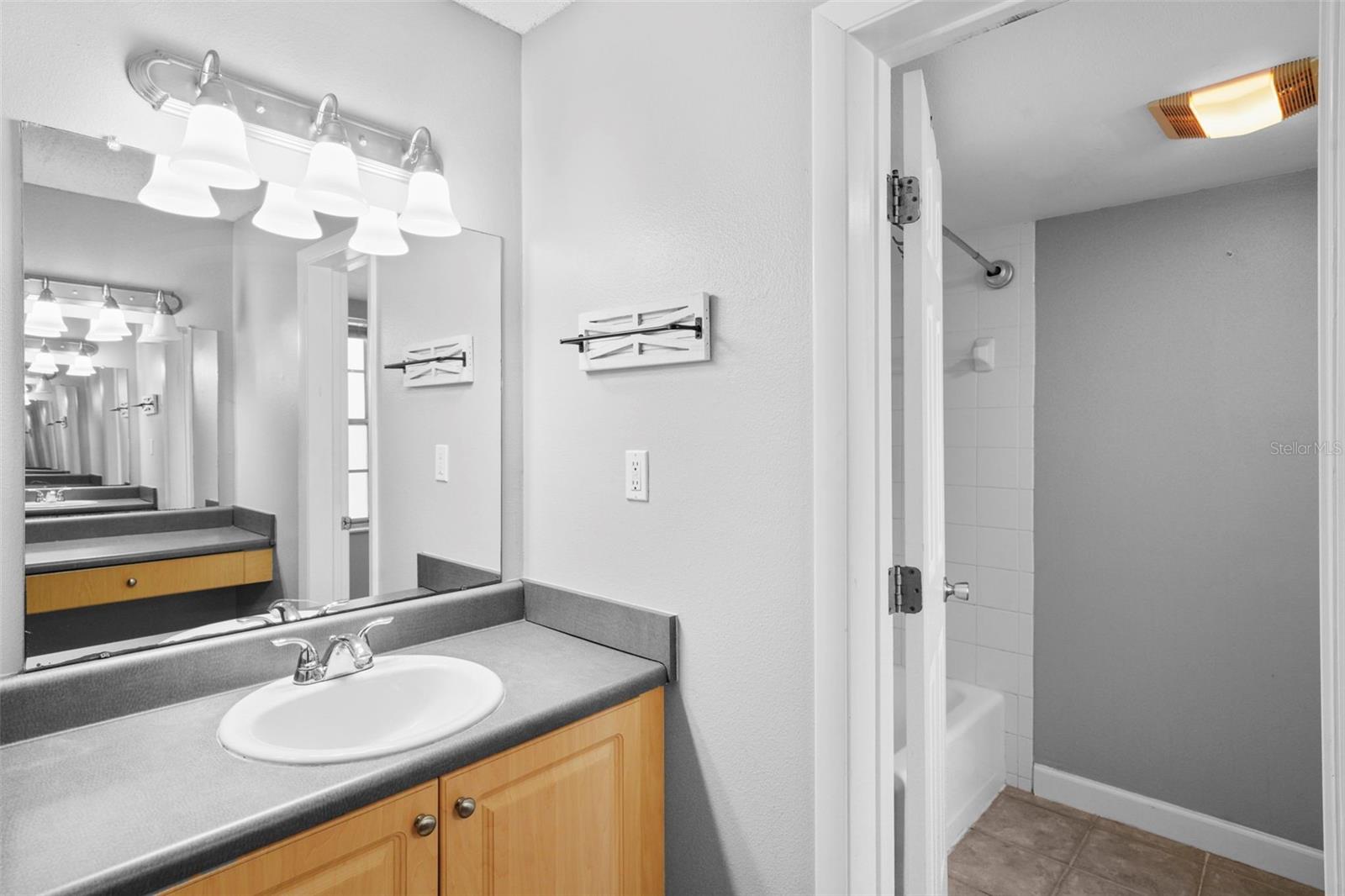 108 ALAMEDA CT #236, TAMPA, FL, 33609