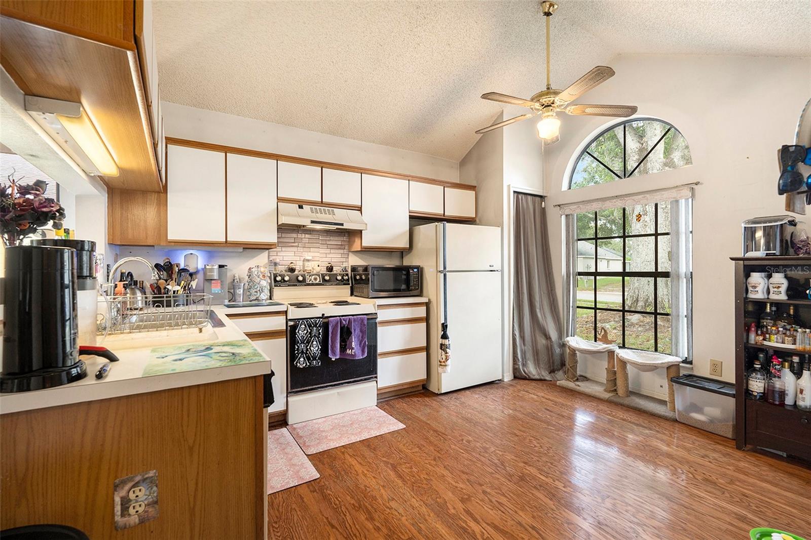 1605 SPINNING WHEEL DR, LUTZ, FL, 33559