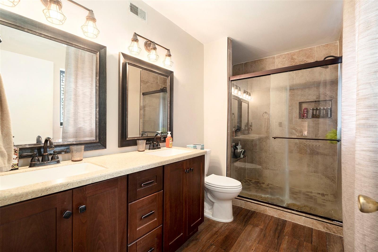 1605 SPINNING WHEEL DR, LUTZ, FL, 33559