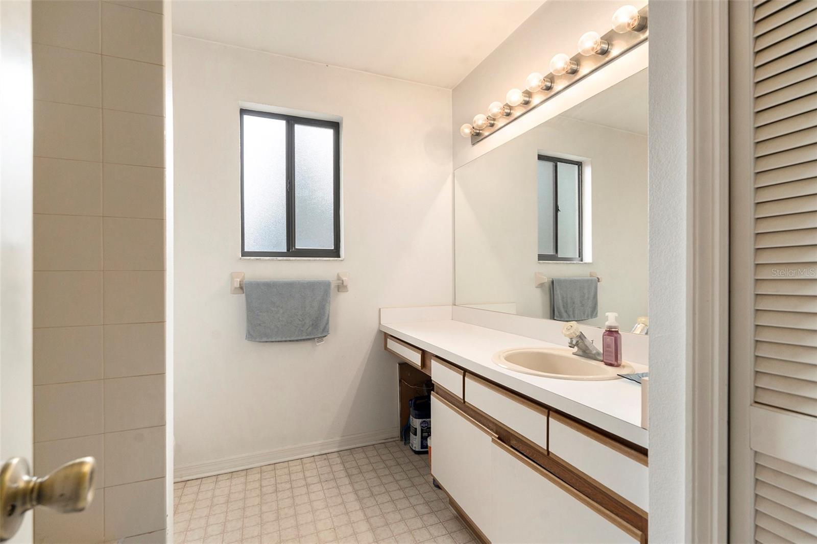 1605 SPINNING WHEEL DR, LUTZ, FL, 33559