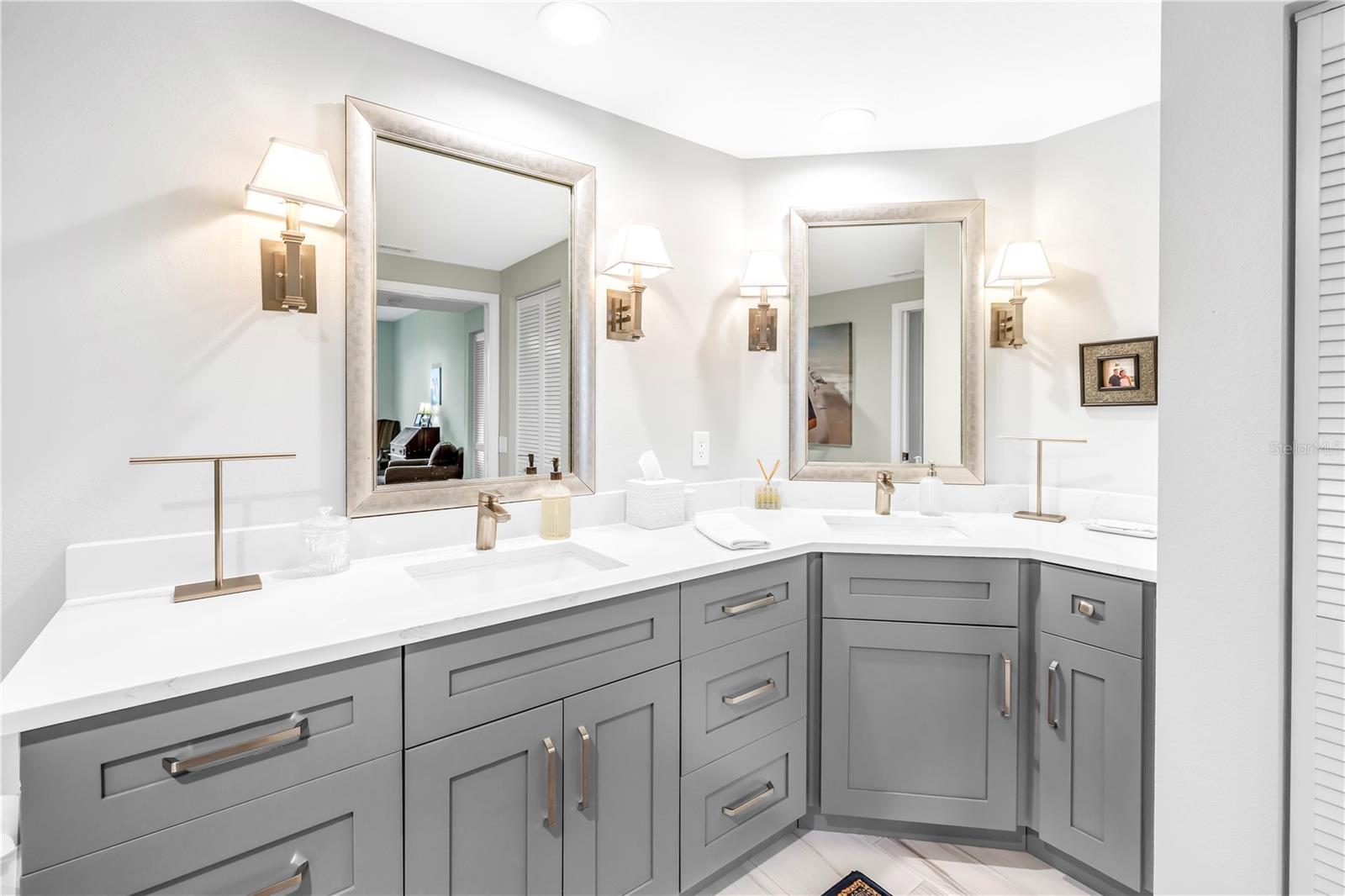 4801 OSPREY DR S #303, ST PETERSBURG, FL, 33711