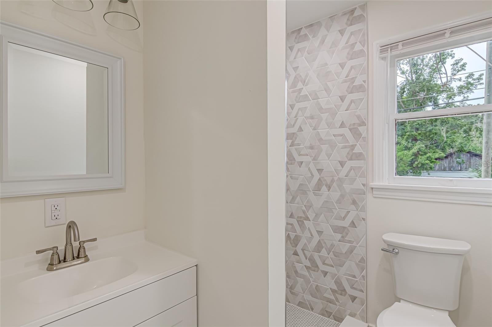 919 SW 6TH AVE #B, GAINESVILLE, FL, 32601