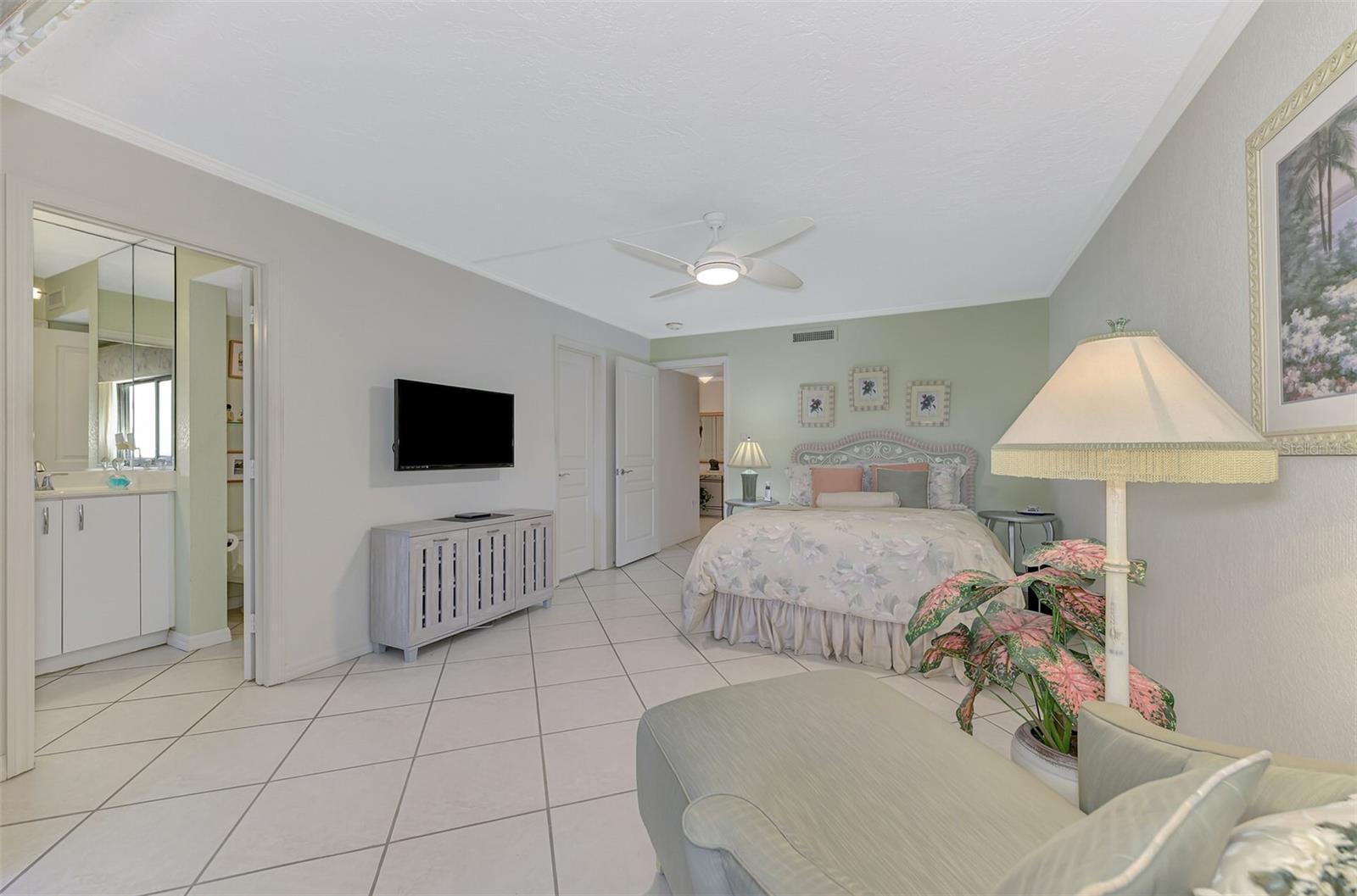 1100 COVE II PL #910, SARASOTA, FL, 34242