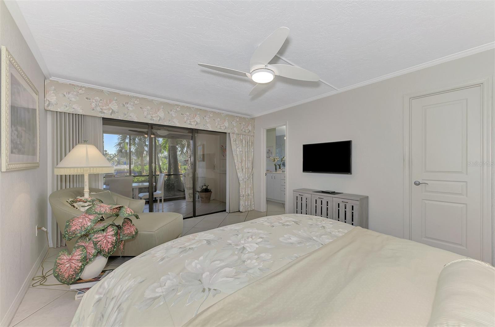 1100 COVE II PL #910, SARASOTA, FL, 34242
