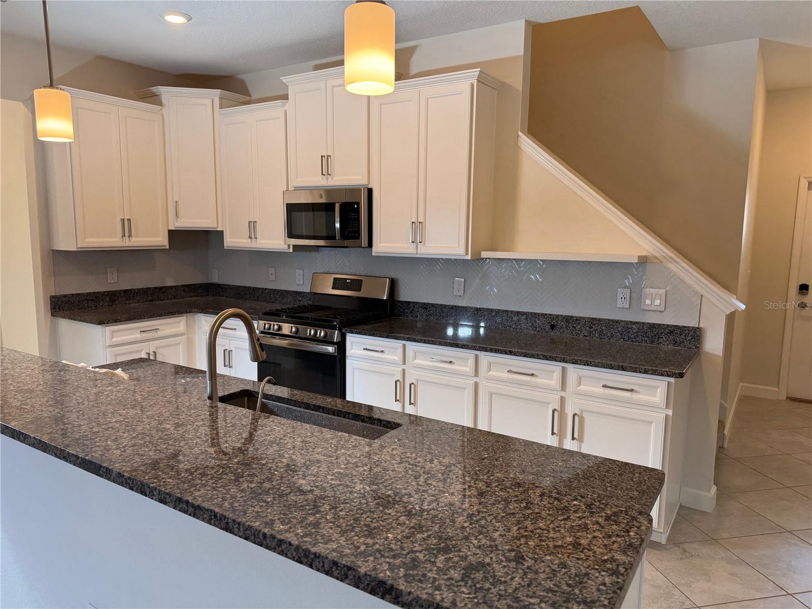 8221 CORNER PINE WAY, NEW PORT RICHEY, FL, 34655