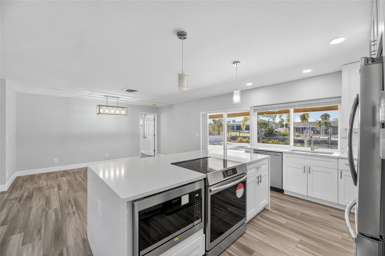 1014 SILVER PALM WAY, APOLLO BEACH, FL, 33572