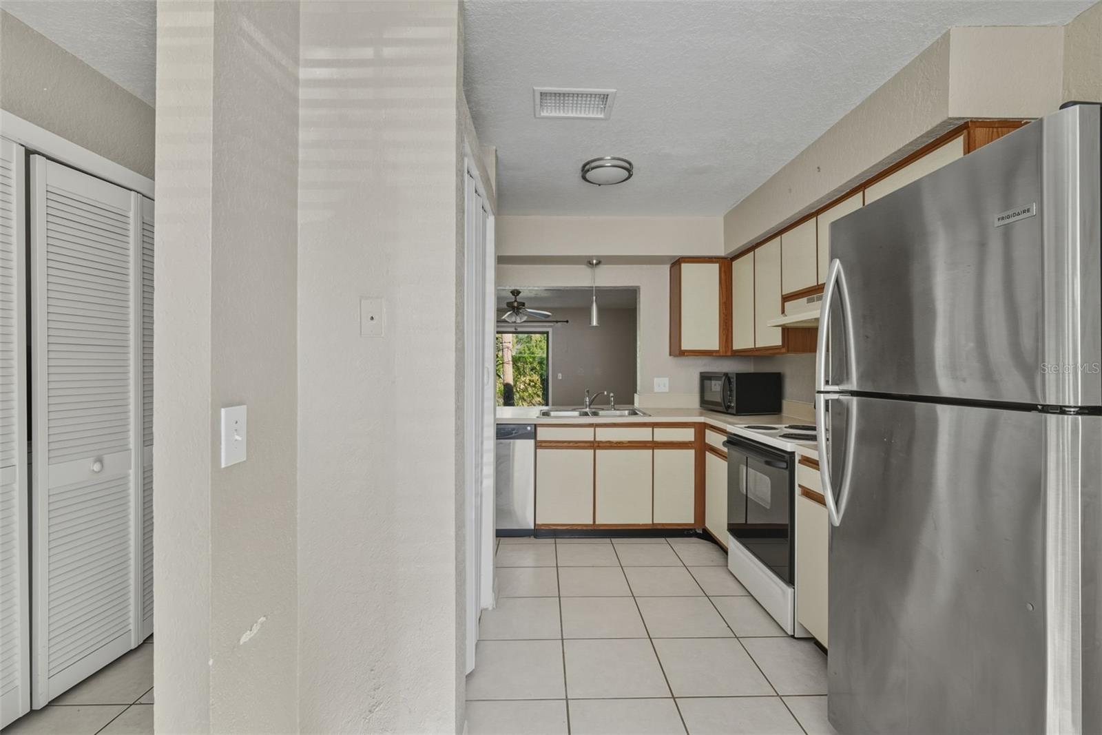 16545 LAKE BRIGADOON CIR, TAMPA, FL, 33618