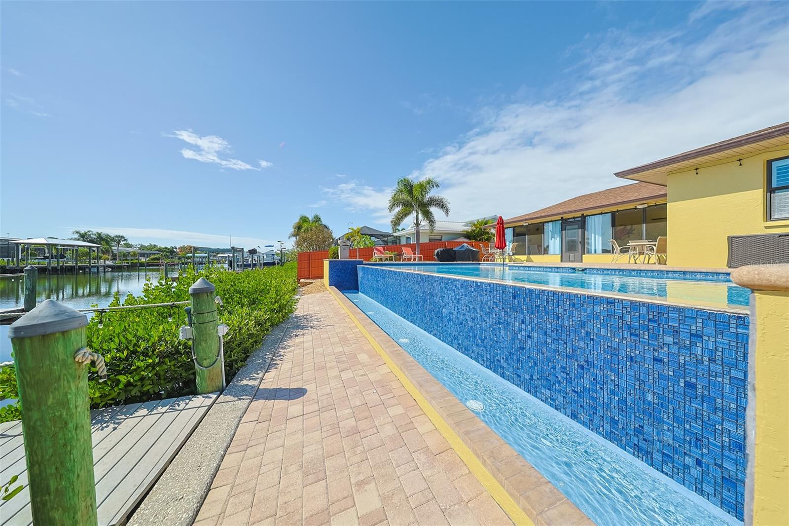 914 CHIPAWAY DR, APOLLO BEACH, FL, 33572