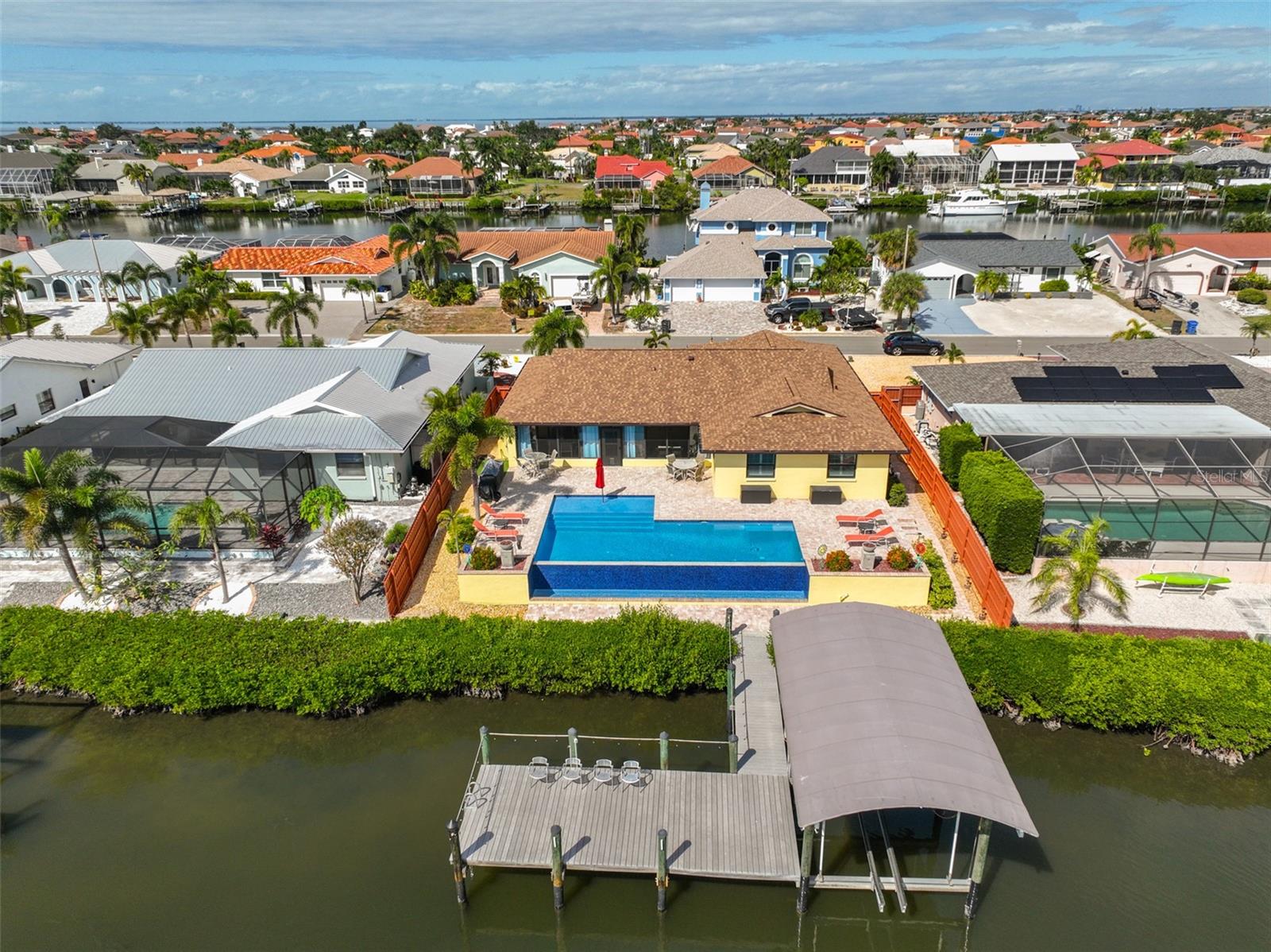 914 CHIPAWAY DR, APOLLO BEACH, FL, 33572