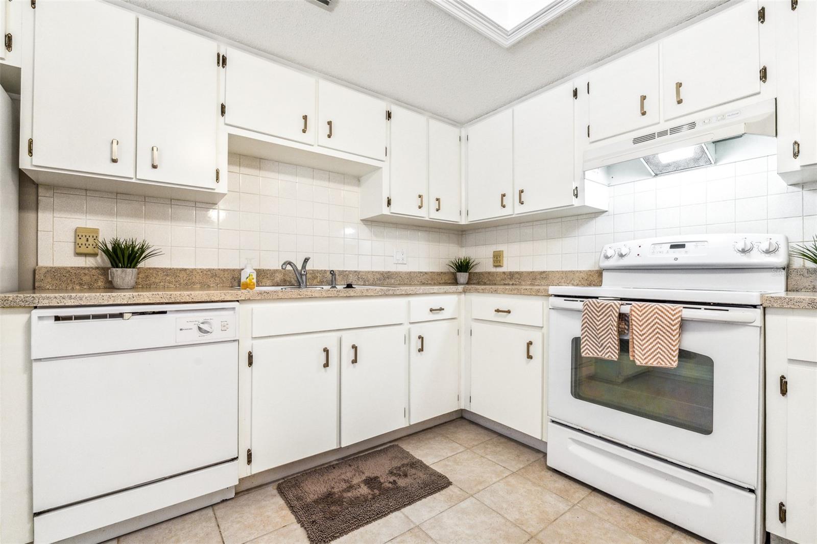 820 PATRICIA AVE #206, DUNEDIN, FL, 34698