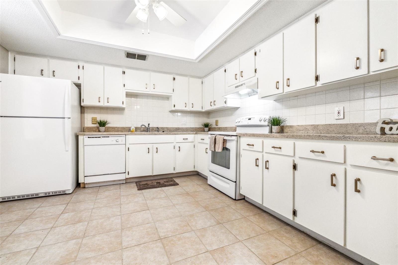 820 PATRICIA AVE #206, DUNEDIN, FL, 34698