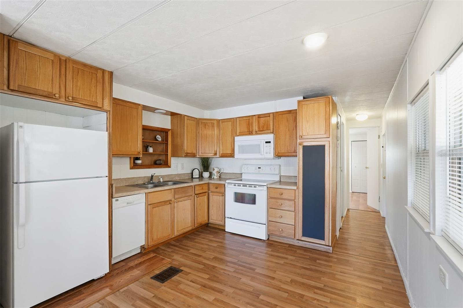 37828 NEWAL AVE, ZEPHYRHILLS, FL, 33542