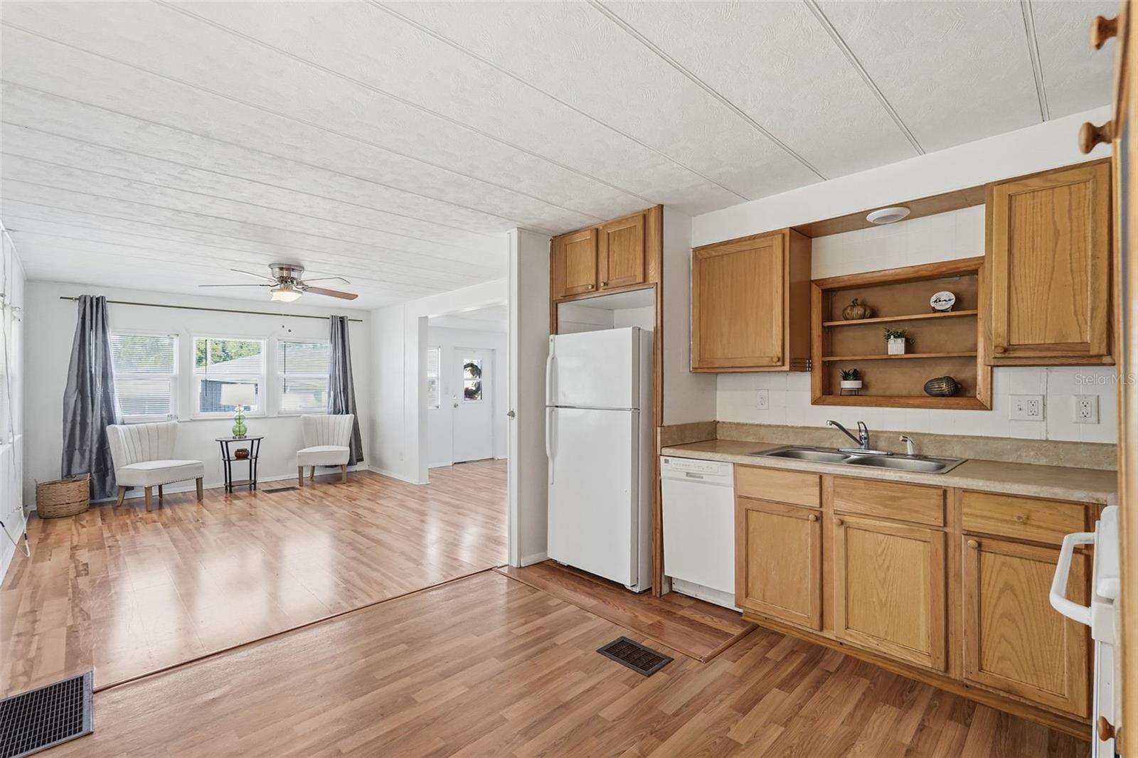 37828 NEWAL AVE, ZEPHYRHILLS, FL, 33542