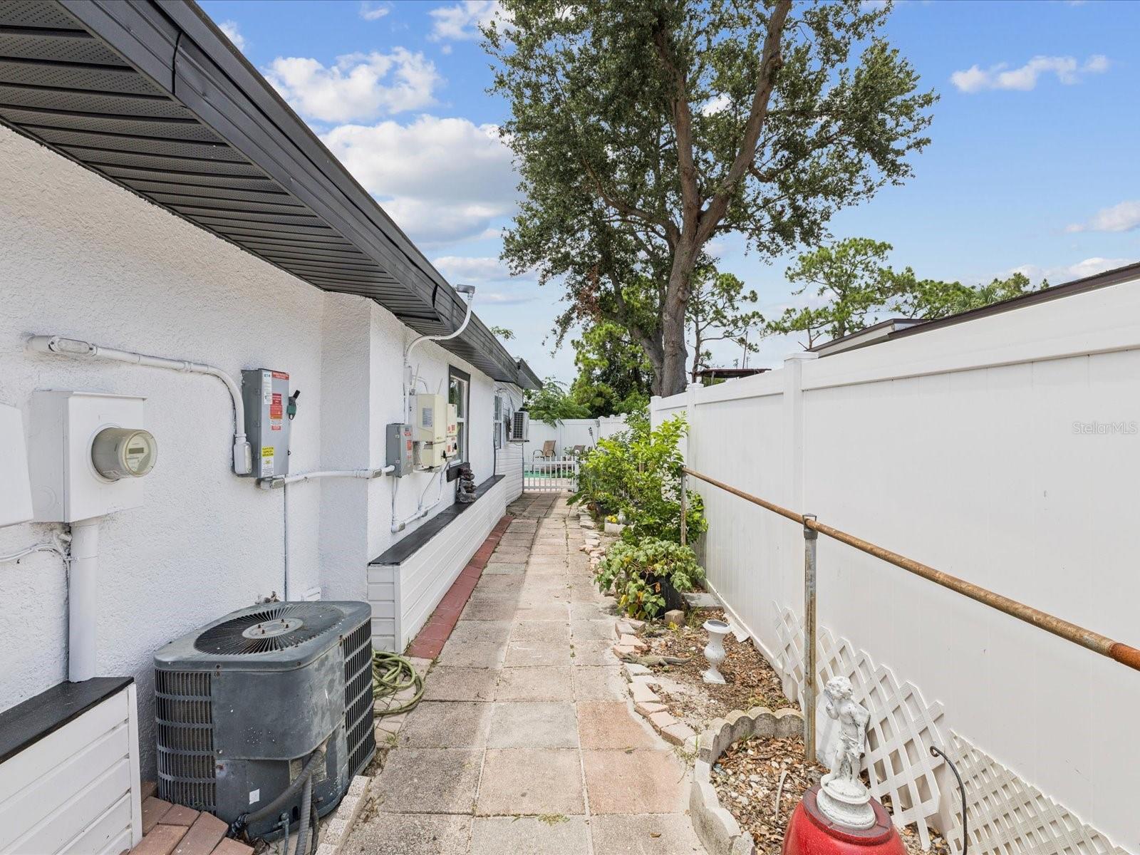 6518 S WEST SHORE CIR, TAMPA, FL, 33616