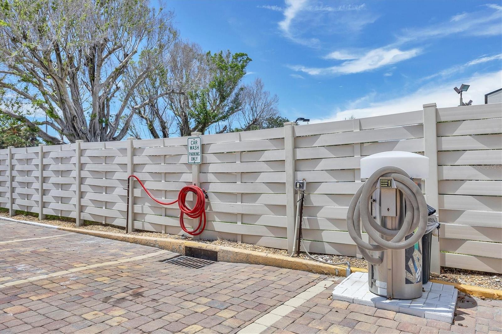 1250 N PORTOFINO DR #303, SARASOTA, FL, 34242