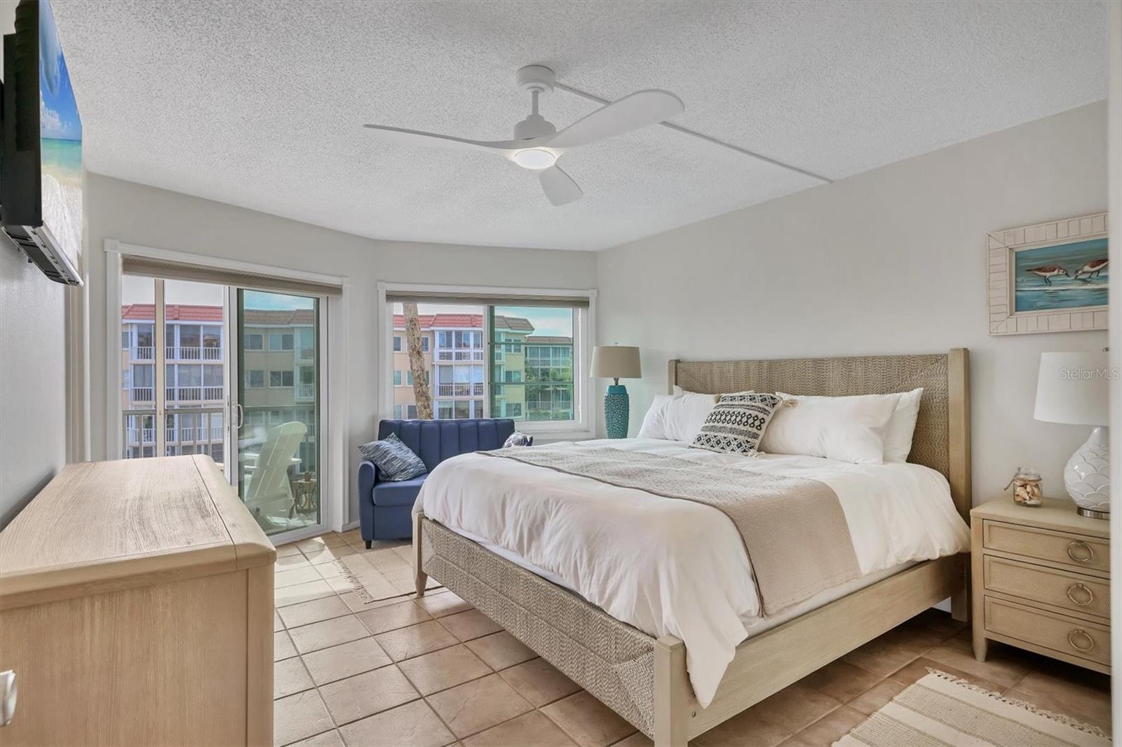 1250 N PORTOFINO DR #303, SARASOTA, FL, 34242