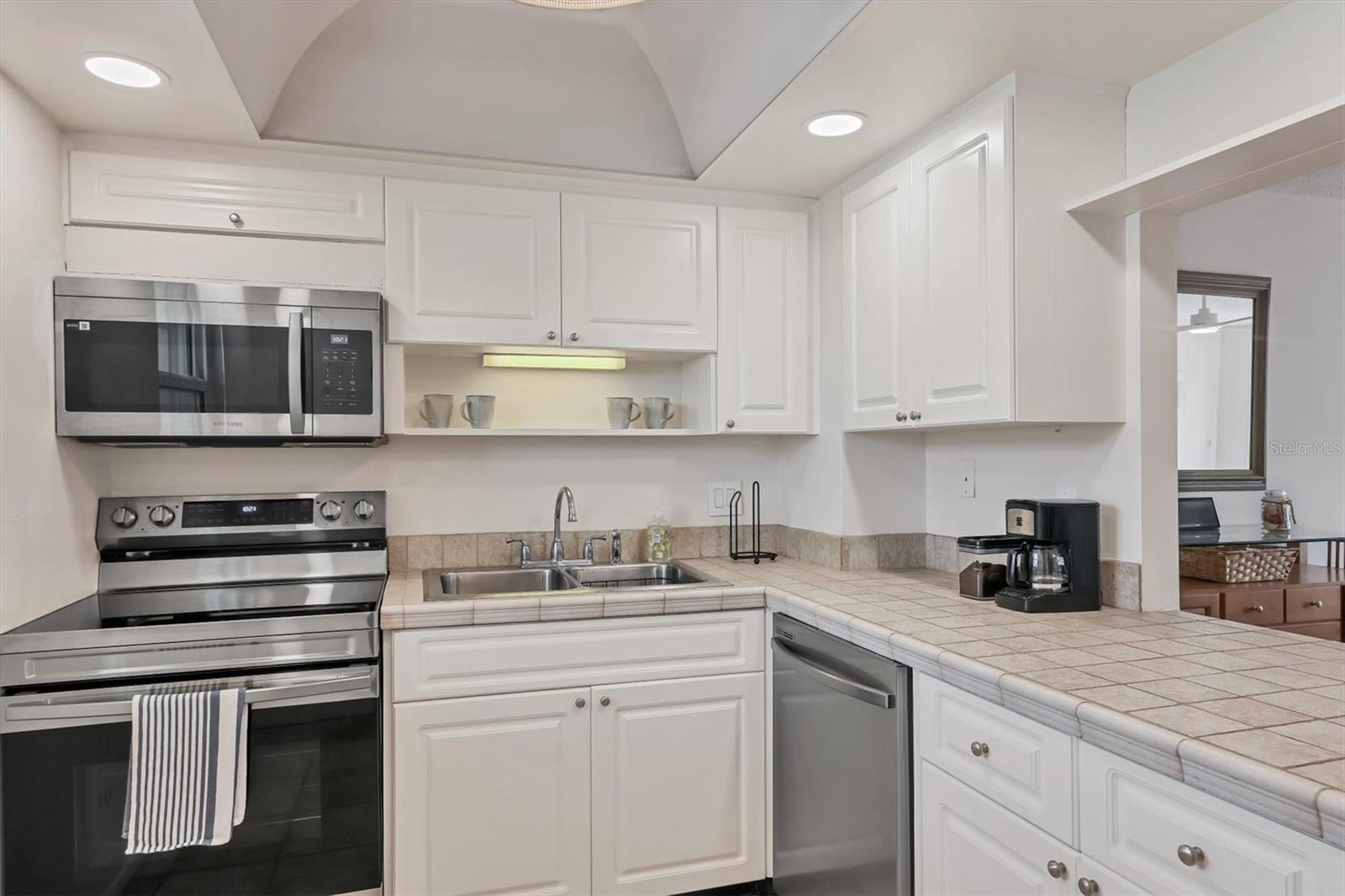 1250 N PORTOFINO DR #303, SARASOTA, FL, 34242