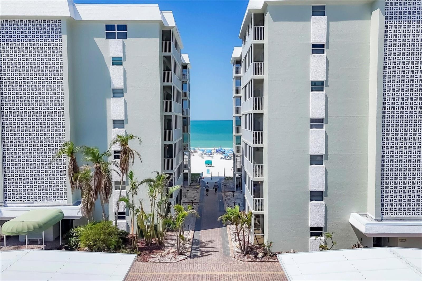 1250 N PORTOFINO DR #303, SARASOTA, FL, 34242