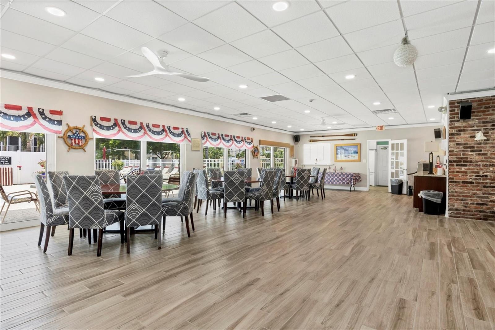 1250 N PORTOFINO DR #303, SARASOTA, FL, 34242