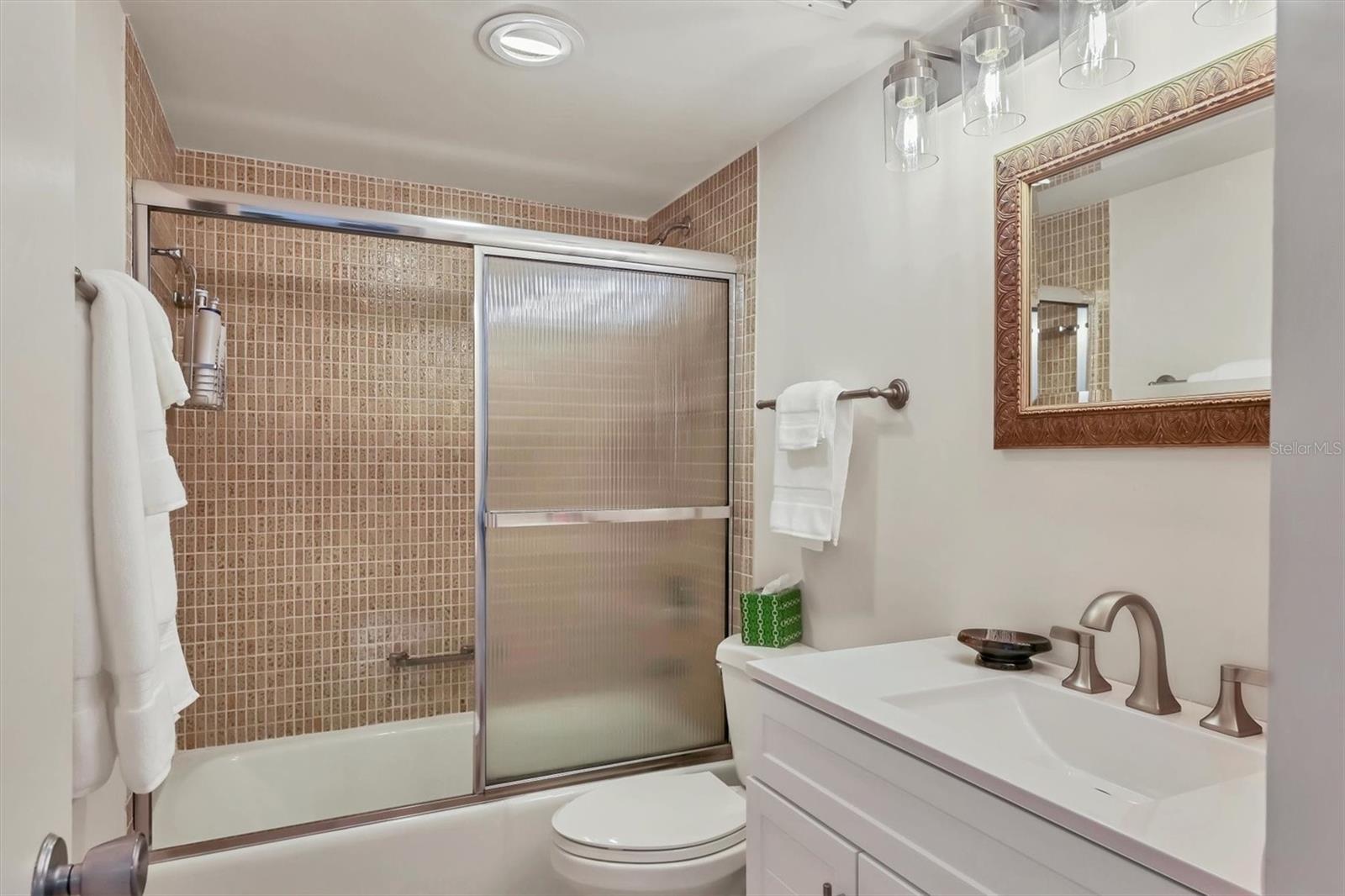 1250 N PORTOFINO DR #303, SARASOTA, FL, 34242