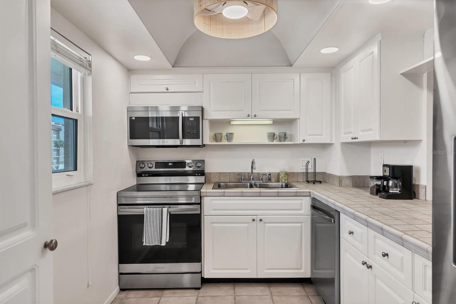 1250 N PORTOFINO DR #303, SARASOTA, FL, 34242