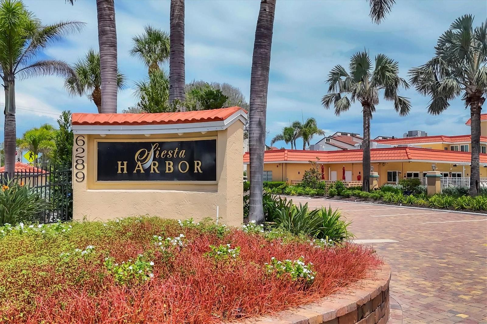 1250 N PORTOFINO DR #303, SARASOTA, FL, 34242