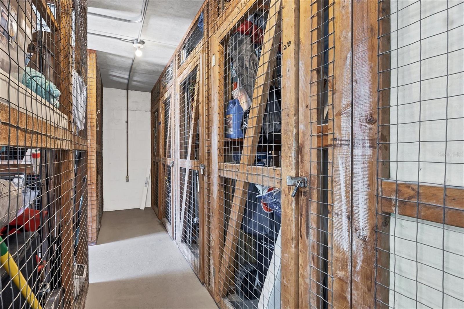 1250 N PORTOFINO DR #303, SARASOTA, FL, 34242