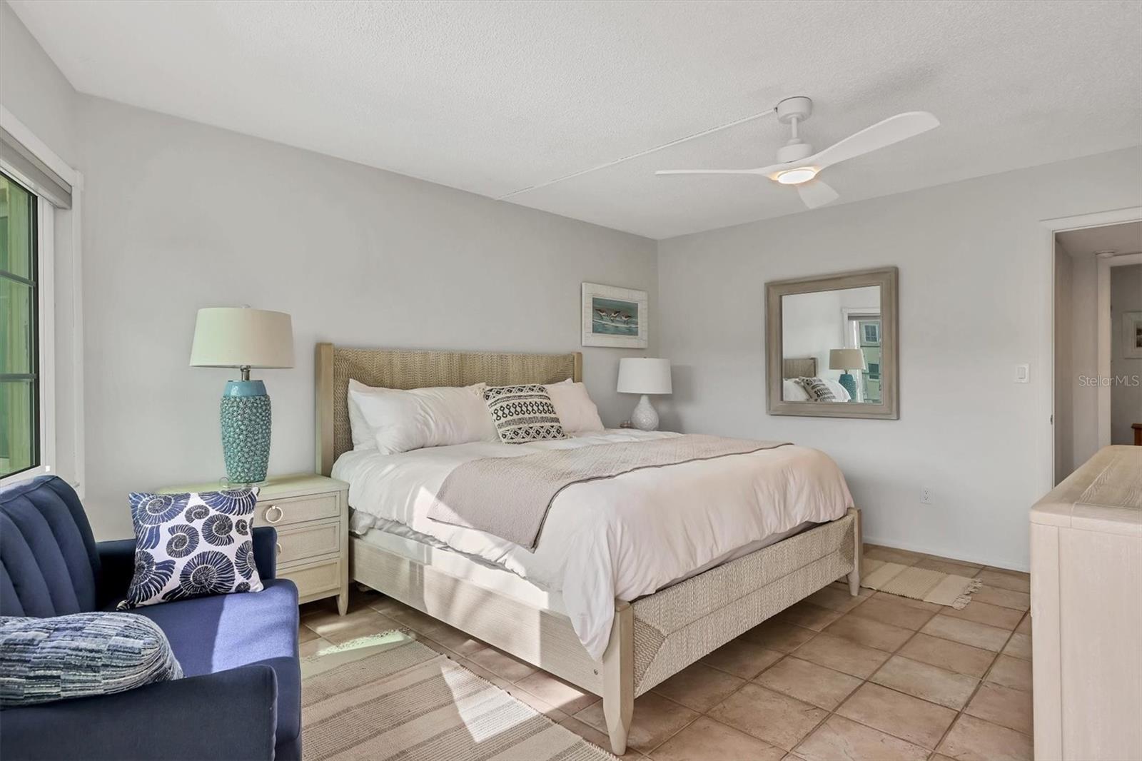 1250 N PORTOFINO DR #303, SARASOTA, FL, 34242
