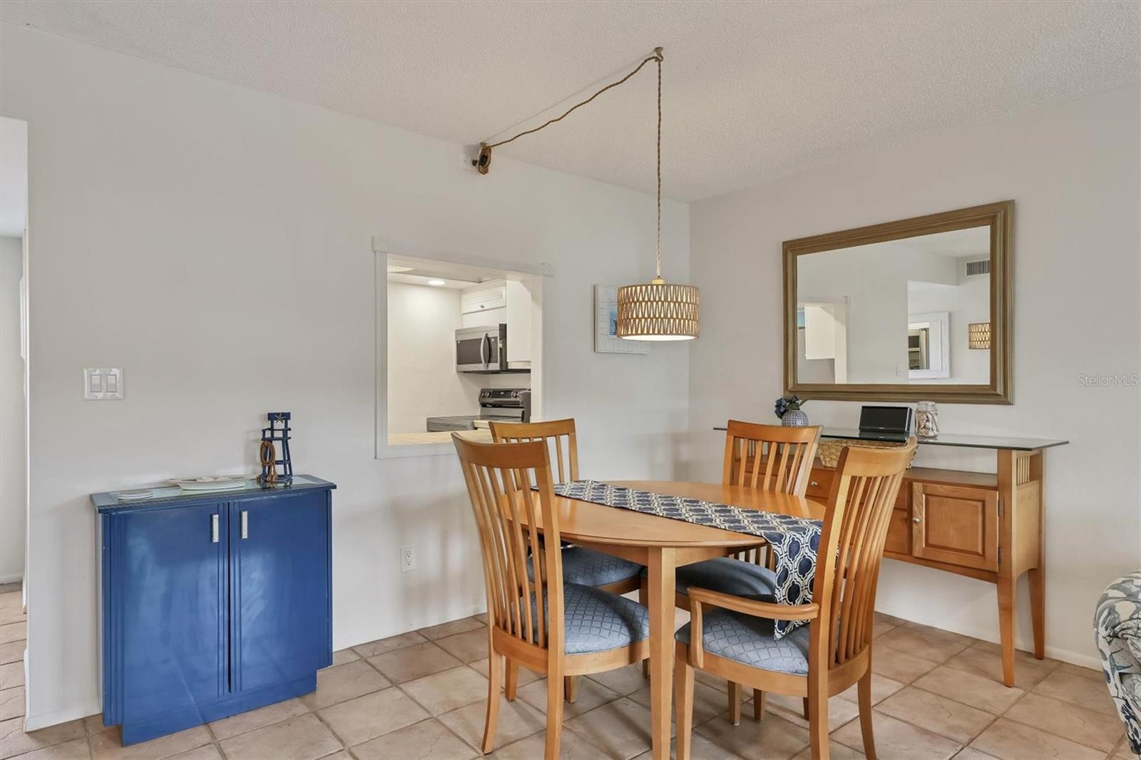 1250 N PORTOFINO DR #303, SARASOTA, FL, 34242