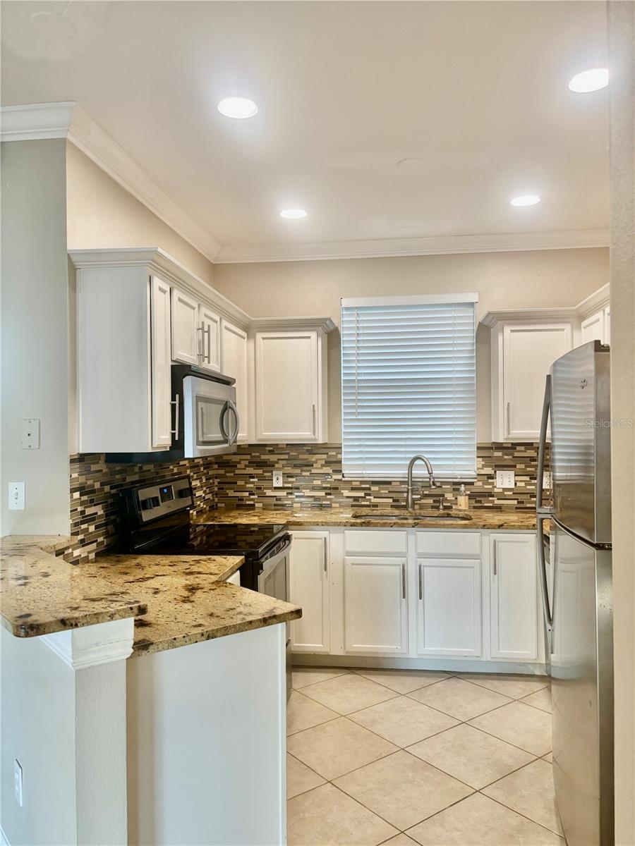 13576 FOREST LAKE DR, LARGO, FL, 33771