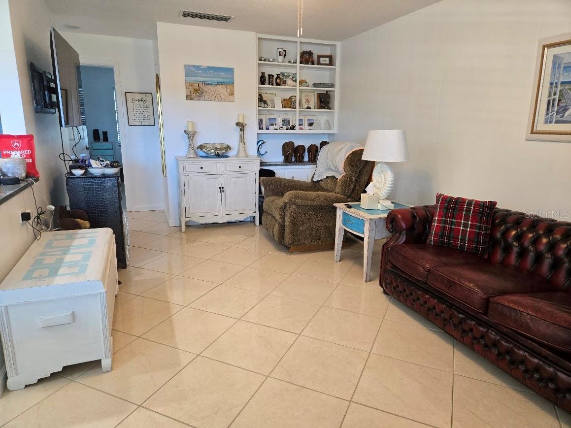 650 PINELLAS POINT DR S #204, ST PETERSBURG, FL, 33705