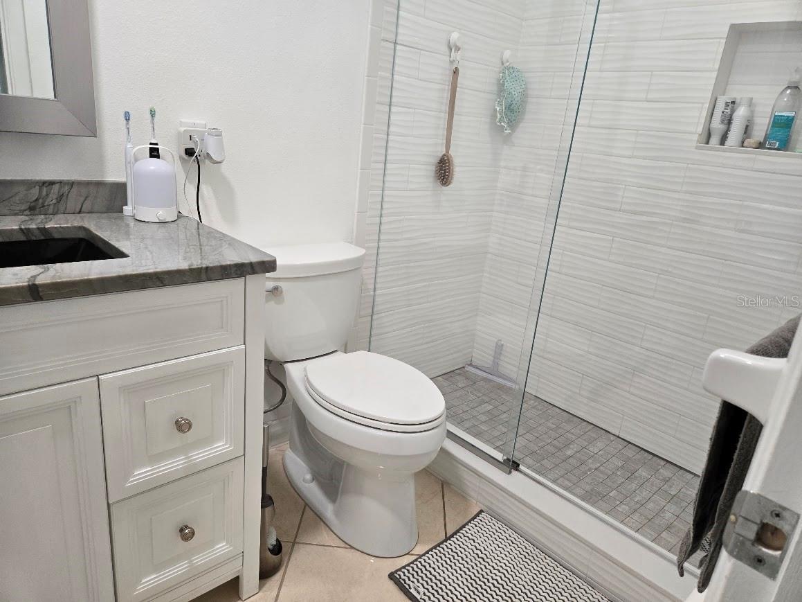 650 PINELLAS POINT DR S #204, ST PETERSBURG, FL, 33705