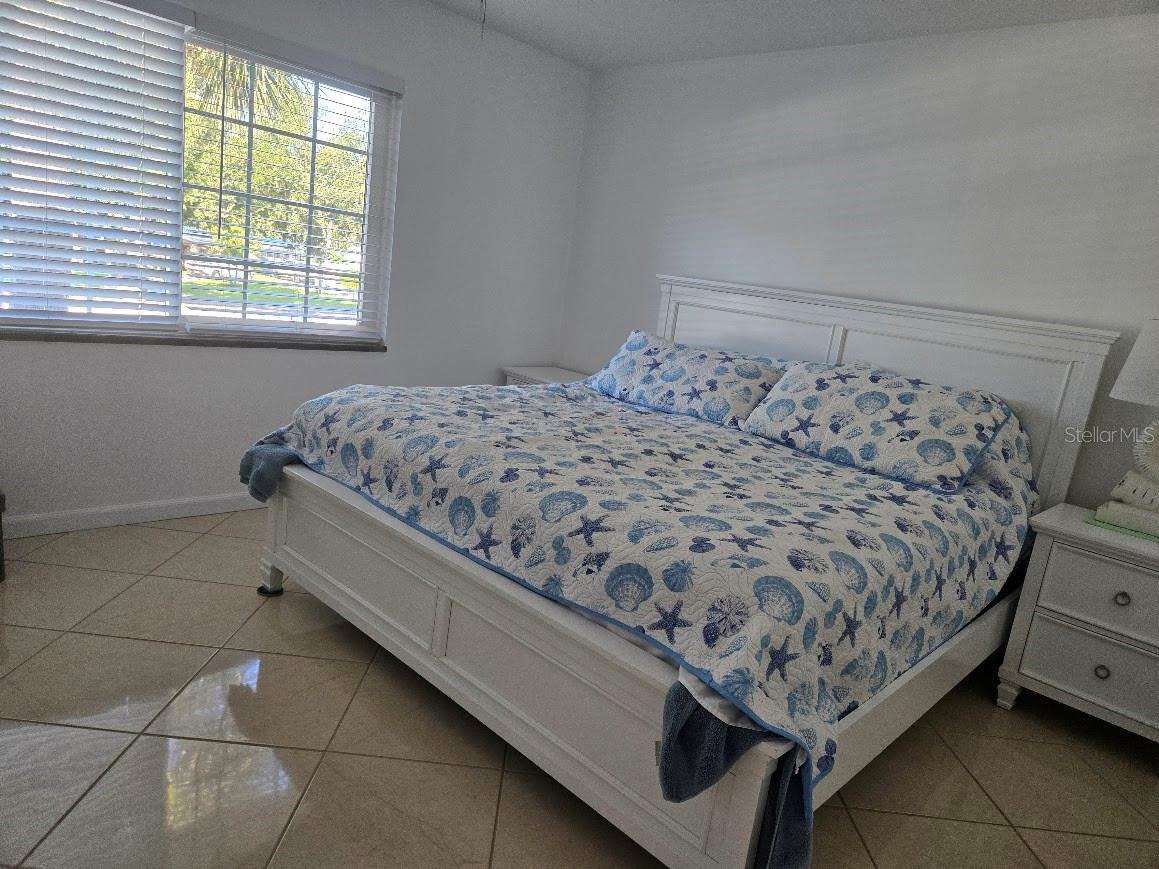 650 PINELLAS POINT DR S #204, ST PETERSBURG, FL, 33705