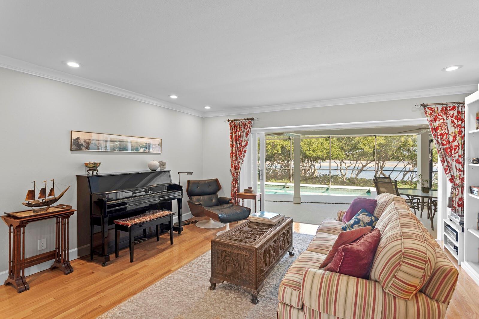 1501 75TH CIR NE, ST PETERSBURG, FL, 33702