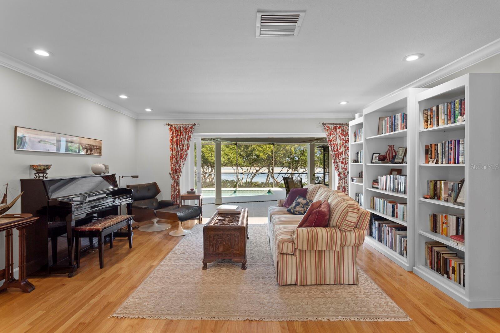 1501 75TH CIR NE, ST PETERSBURG, FL, 33702