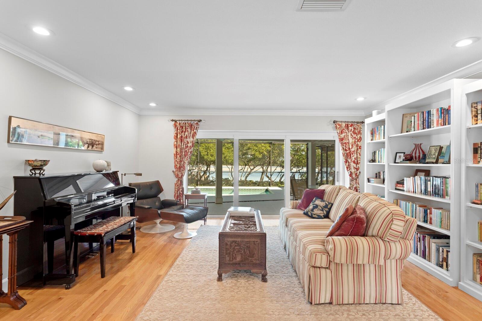 1501 75TH CIR NE, ST PETERSBURG, FL, 33702