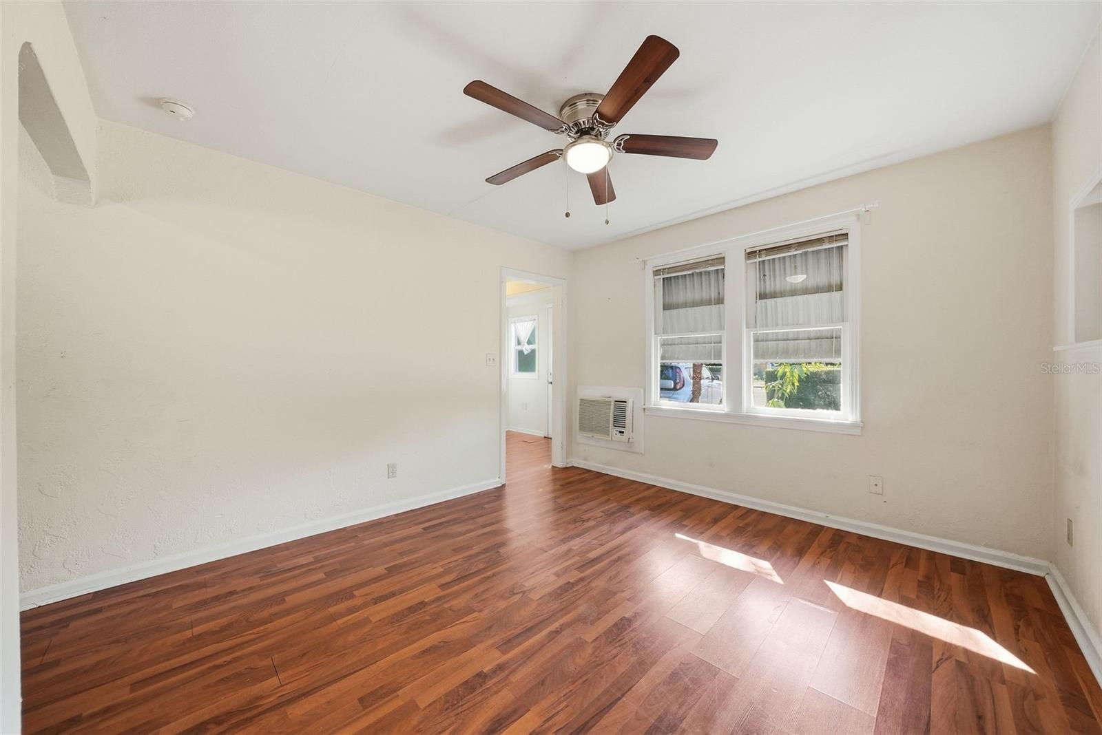 533 38TH AVE N, ST PETERSBURG, FL, 33704