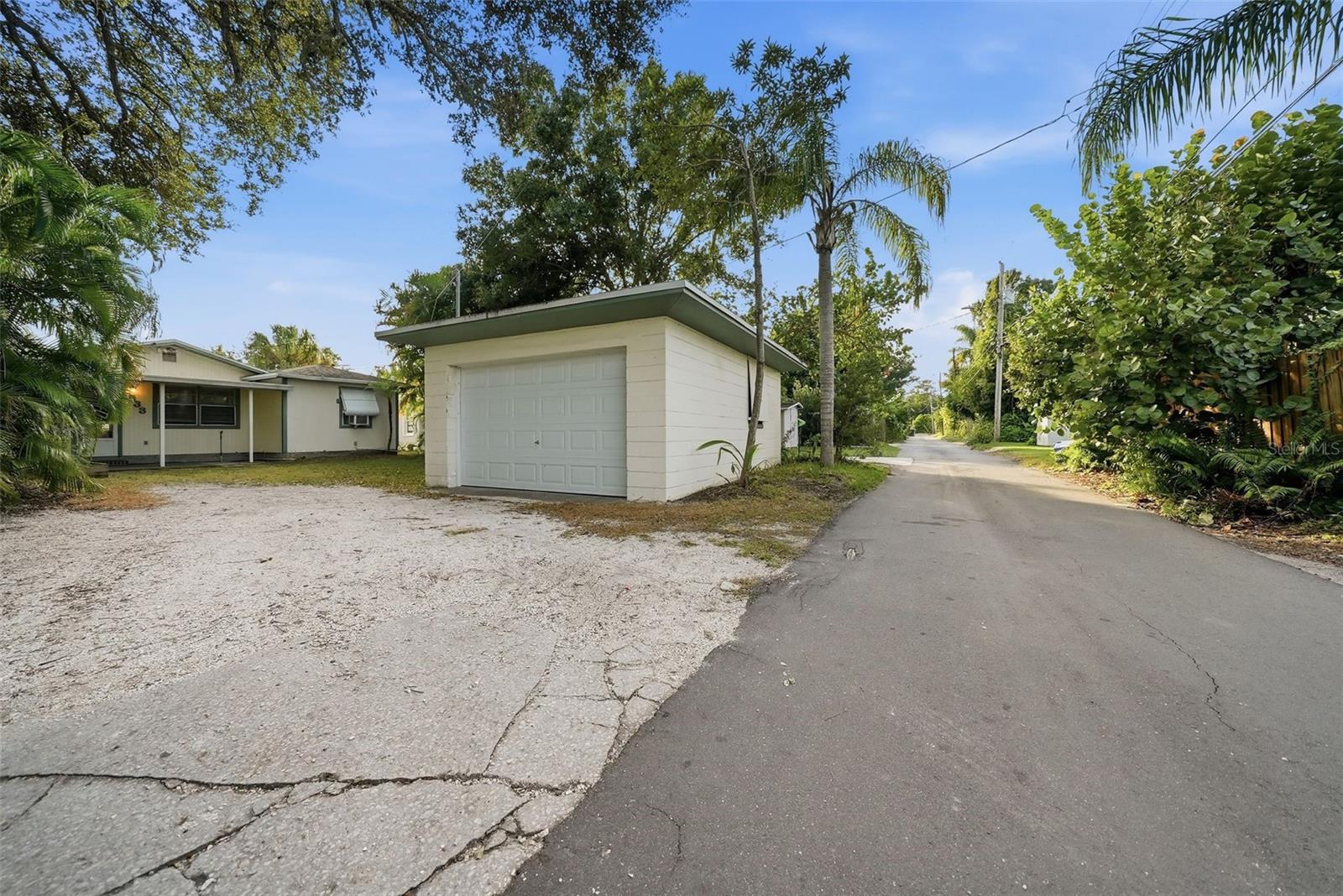 533 38TH AVE N, ST PETERSBURG, FL, 33704