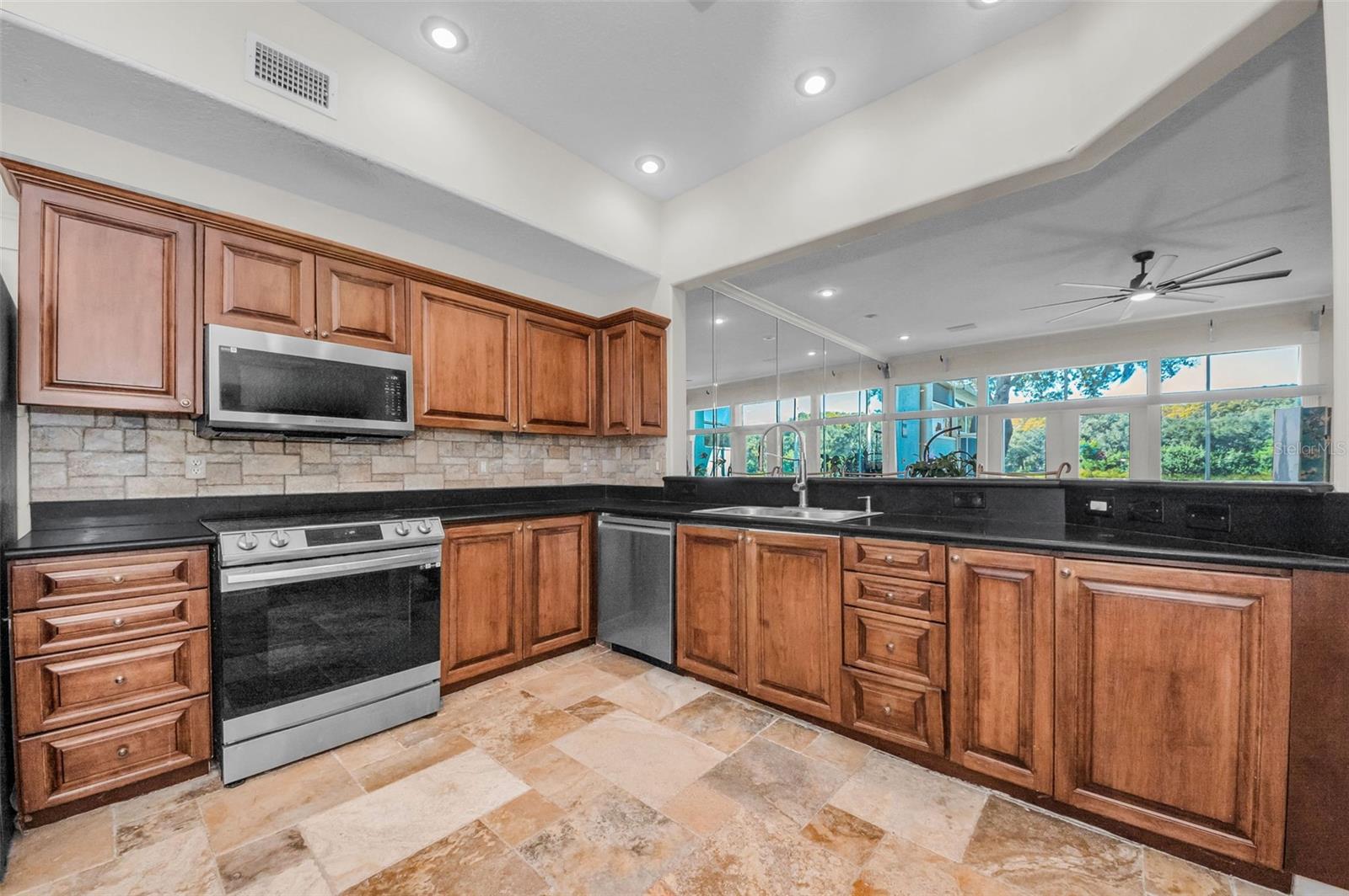 1704 LAGO VISTA BLVD, PALM HARBOR, FL, 34685