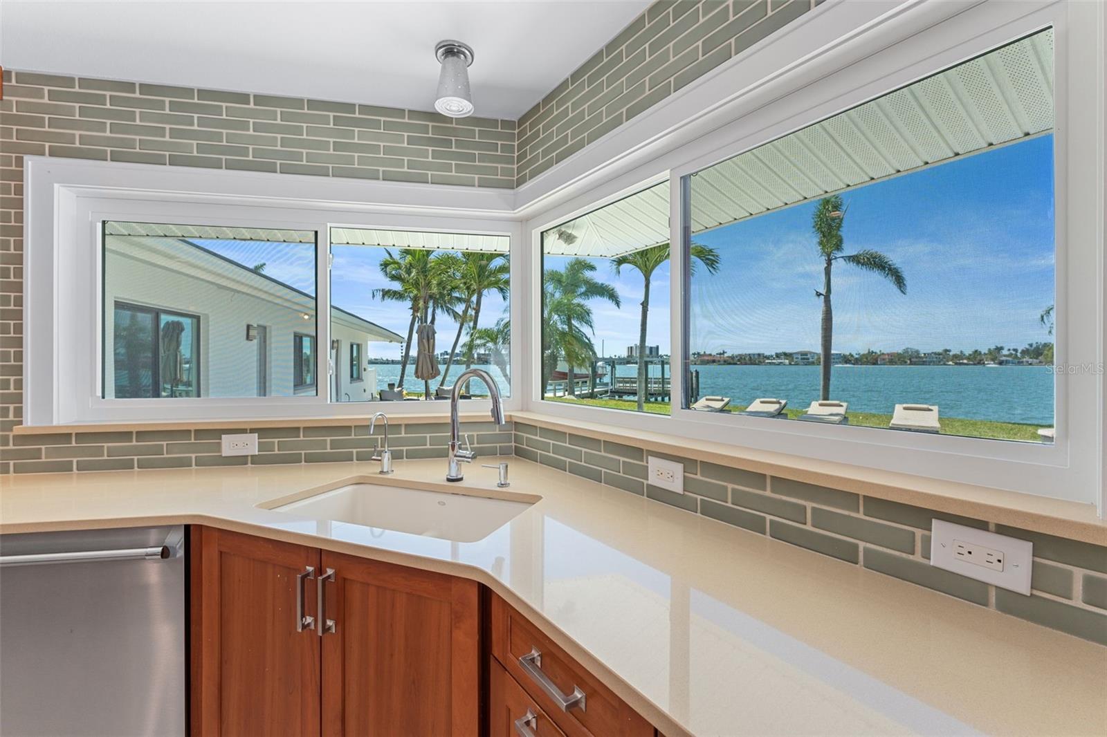 11050 7TH ST E, TREASURE ISLAND, FL, 33706