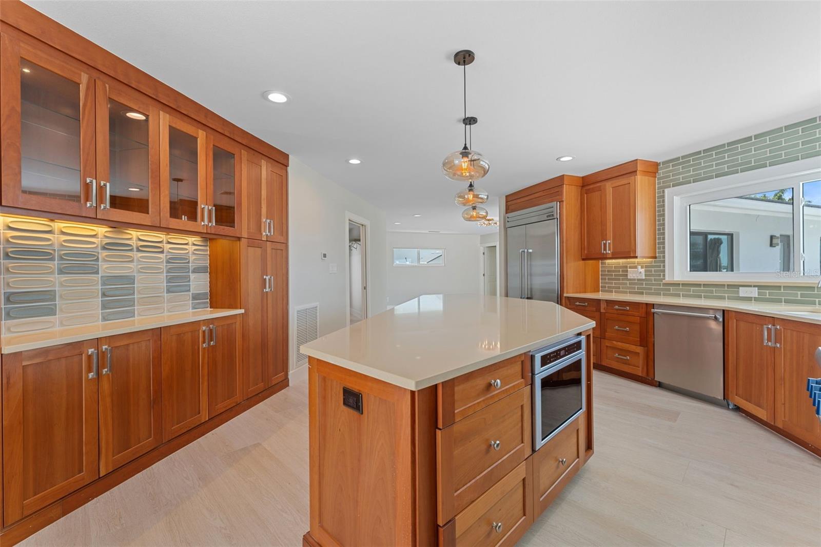 11050 7TH ST E, TREASURE ISLAND, FL, 33706