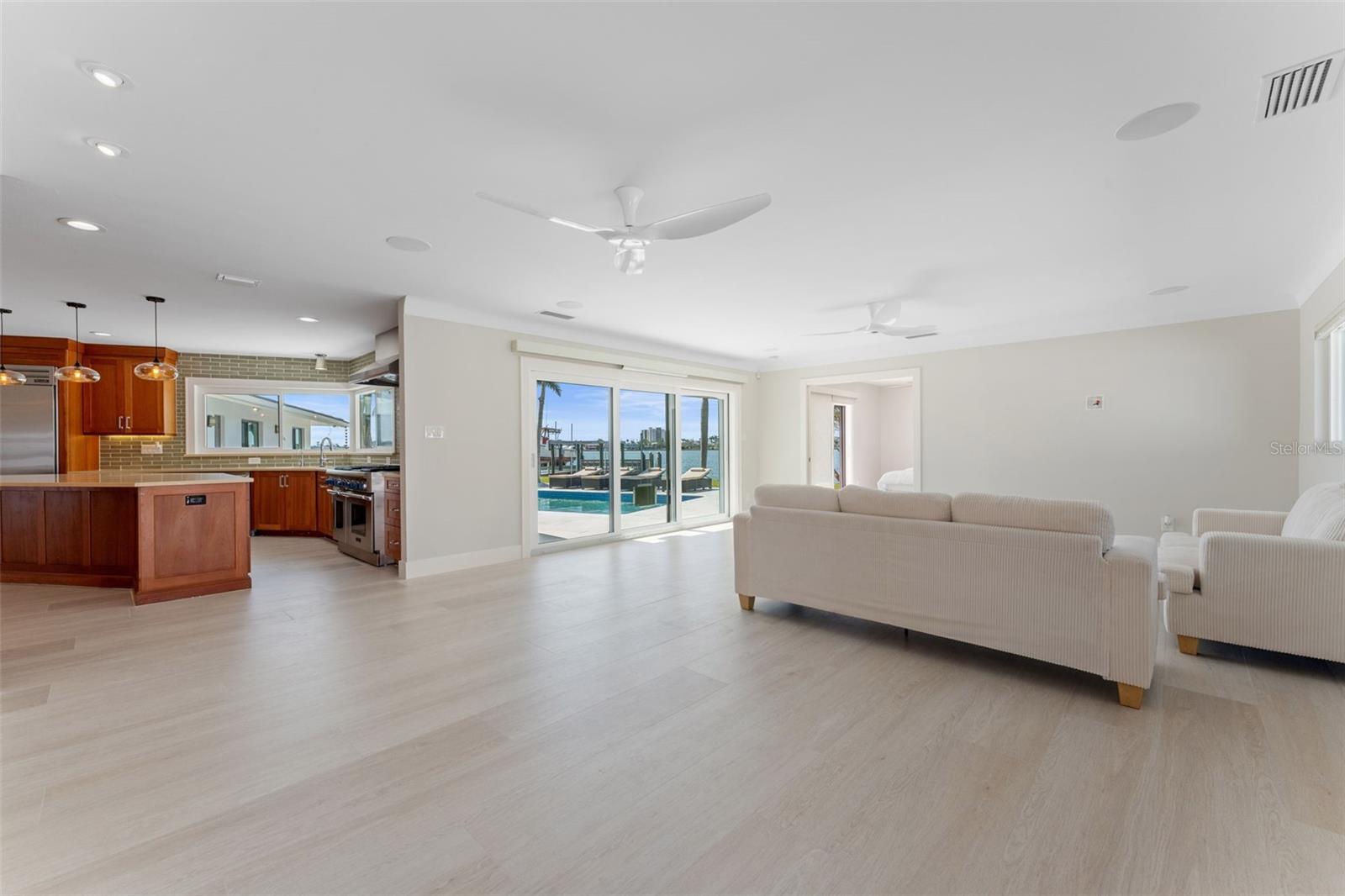 11050 7TH ST E, TREASURE ISLAND, FL, 33706