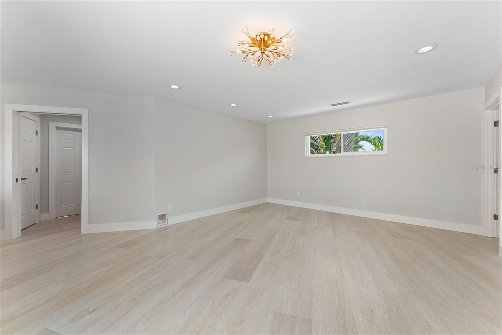 11050 7TH ST E, TREASURE ISLAND, FL, 33706